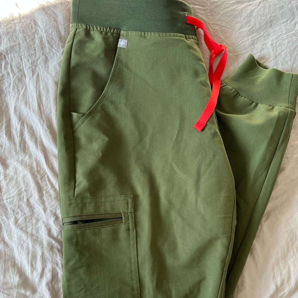 green FIGS joggers in small petite